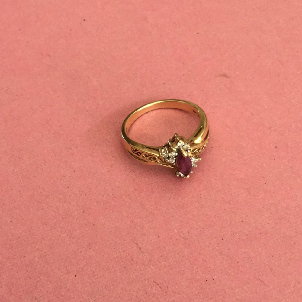 Ring 14KT ruby and diamond